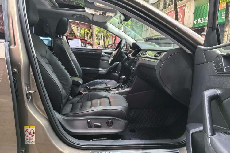 Used Volkswagen Passat 2017 280TSI DSG Luxury Edition Interior 4