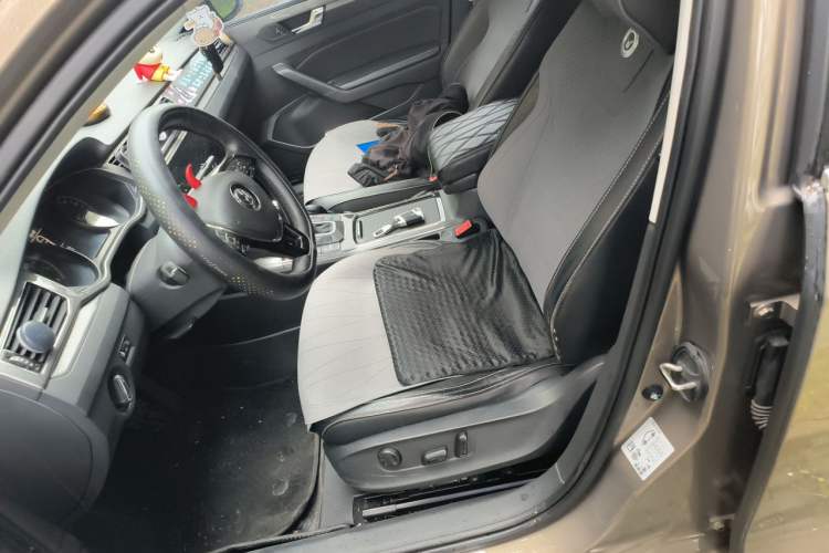 Used Volkswagen Passat 2017 330TSI DSG Luxury Edition Left Front Seat