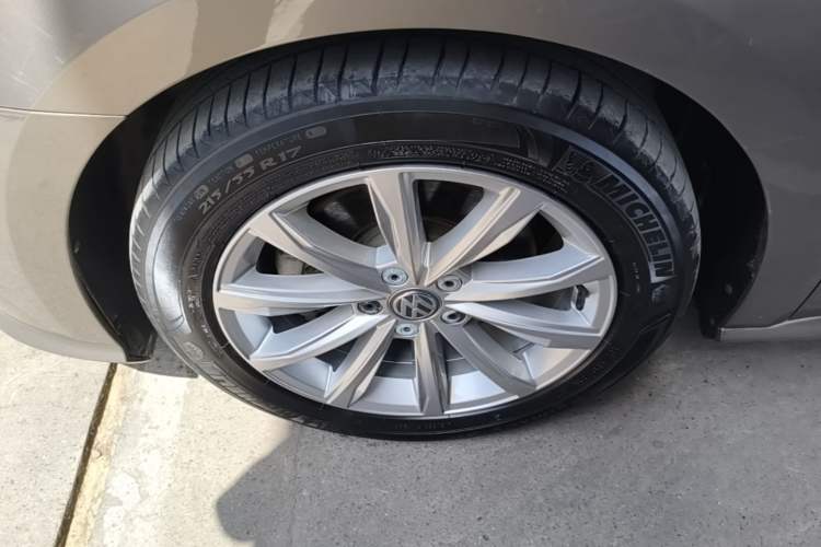 Used Volkswagen Passat 2017 330TSI DSG Luxury Edition Left Front Wheel Hub