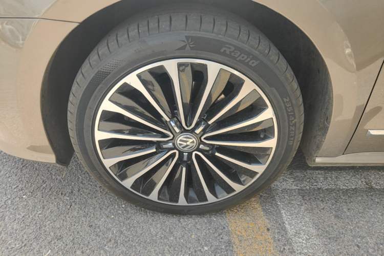 Used Volkswagen Passat 2017 330TSI DSG Prestige Edition Left Front Wheel Hub