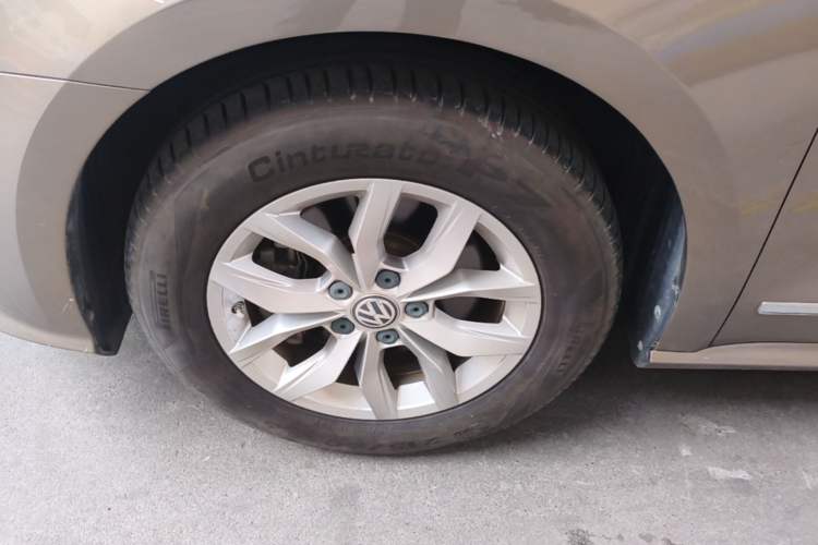 Used Volkswagen Passat 2017 280TSI DSG Luxury Edition Left Front Wheel Hub