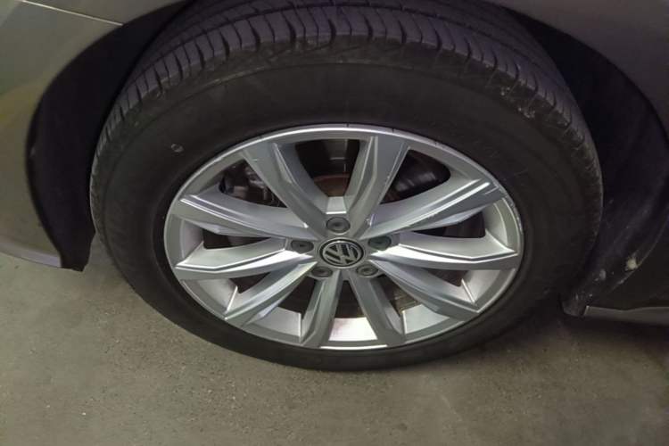 Used Volkswagen Passat 2017 280TSI DSG Luxury Edition Left Front Wheel Hub