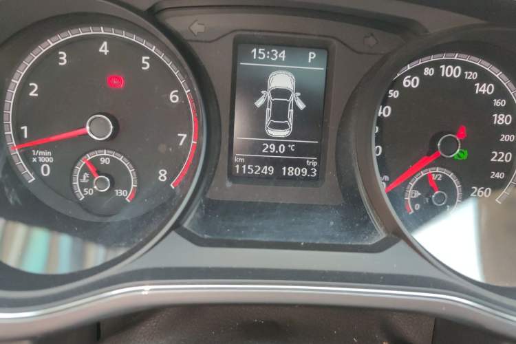 Used Volkswagen Passat 2017 330TSI DSG Luxury Edition Odometer Close Up