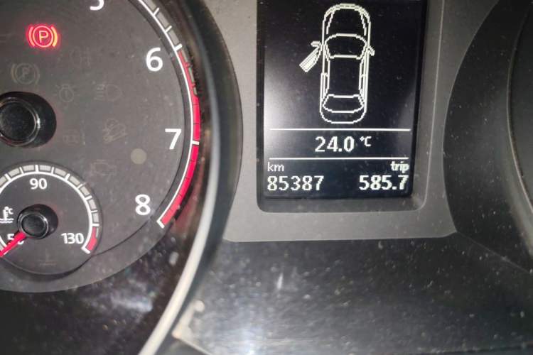 Used Volkswagen Passat 2017 330TSI DSG Luxury Edition Odometer Close Up