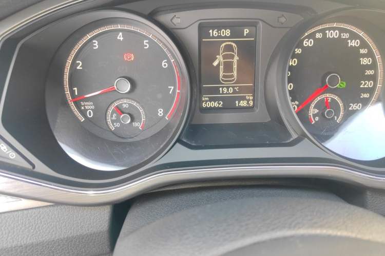 Used Volkswagen Passat 2017 330TSI DSG Luxury Edition Odometer Close Up
