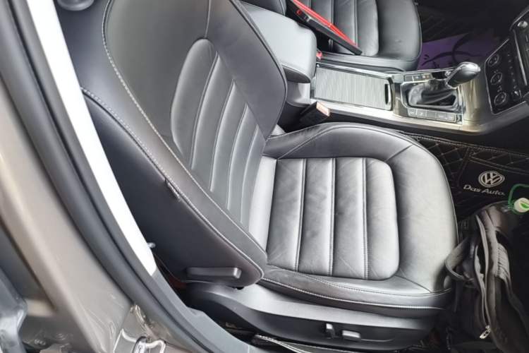 Used Volkswagen Passat 2017 330TSI DSG Luxury Edition Right Front Seat