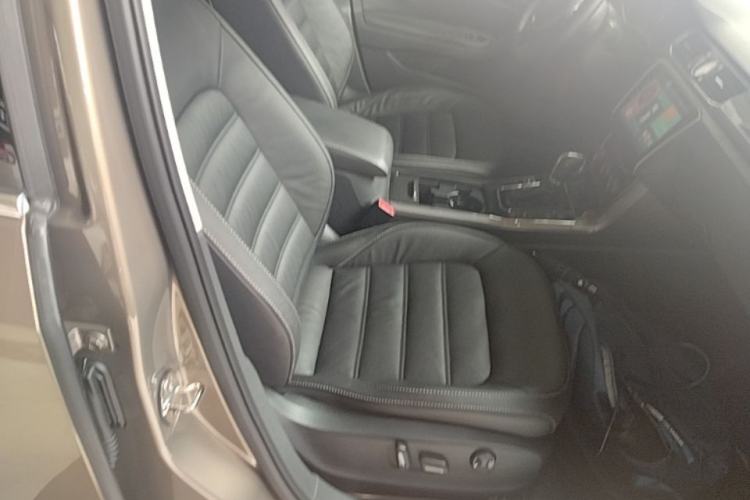Used Volkswagen Passat 2017 280TSI DSG Luxury Edition Right Front Seat