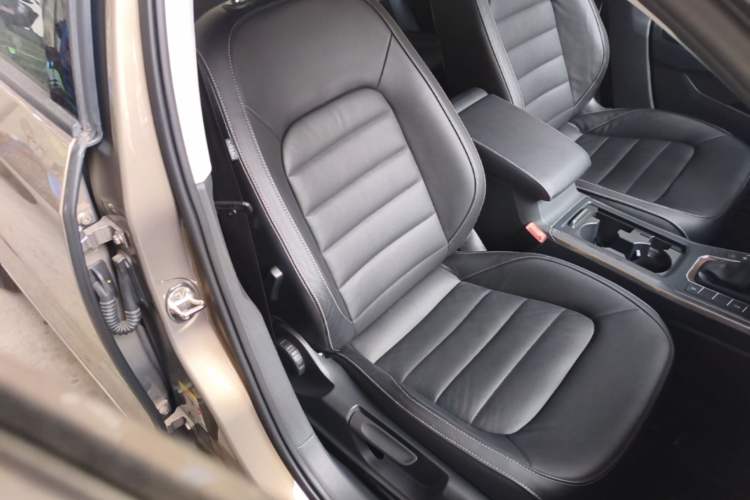 Used Volkswagen Passat 2017 280TSI DSG Luxury Edition Right Front Seat