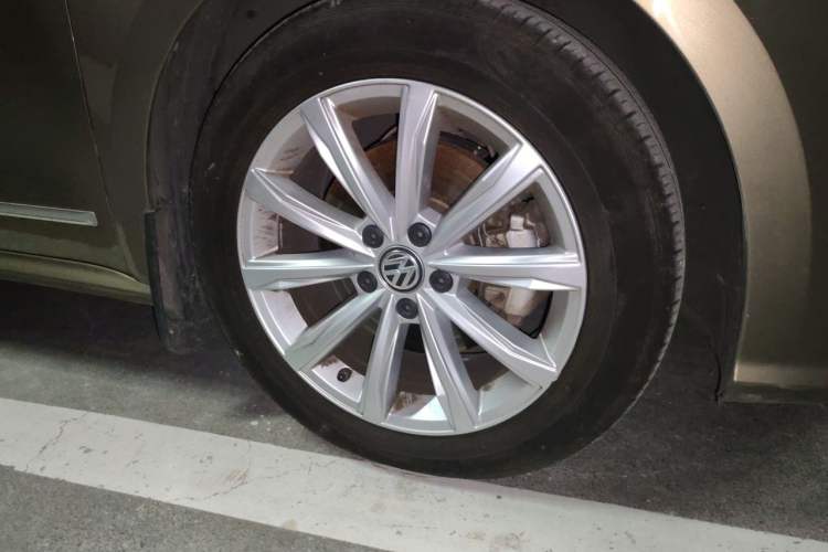 Used Volkswagen Passat 2017 330TSI DSG Luxury Edition Right Front Wheel Hub