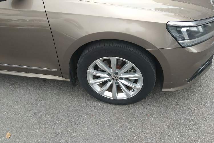 Used Volkswagen Passat 2017 330TSI DSG Luxury Edition Right Front Wheel Hub