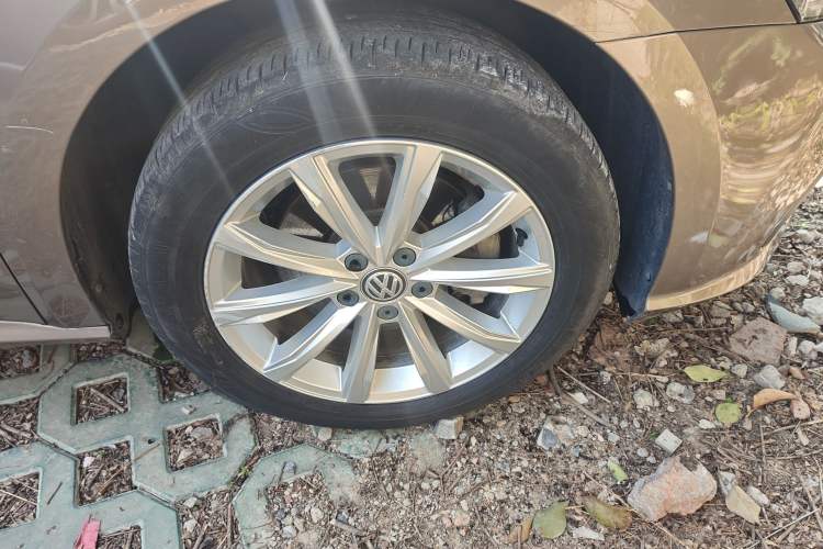 Used Volkswagen Passat 2017 330TSI DSG Luxury Edition Right Front Wheel Hub