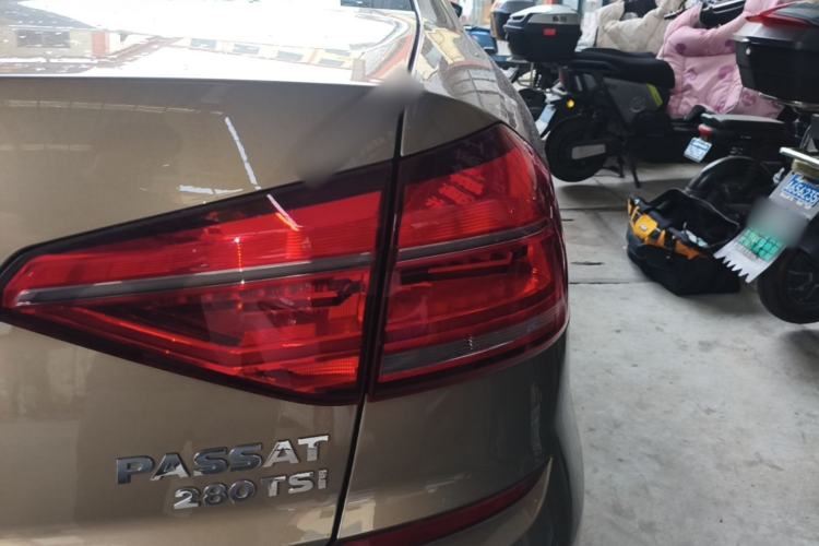 Used Volkswagen Passat 2017 280TSI DSG Luxury Edition Right Rear Taillight