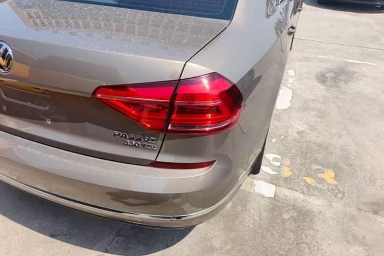 Used Volkswagen Passat 2017 330TSI DSG Luxury Edition Right Rear Taillight