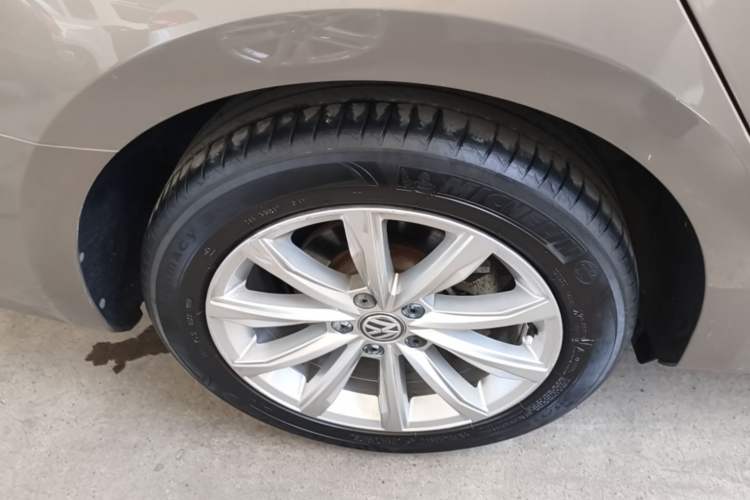 Used Volkswagen Passat 2017 330TSI DSG Luxury Edition Right Rear Wheel Hub