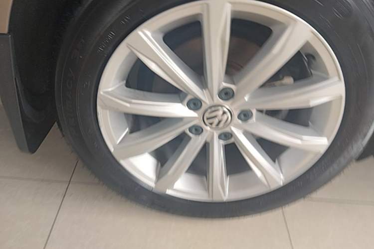 Used Volkswagen Passat 2017 280TSI DSG Luxury Edition Right Rear Wheel Hub