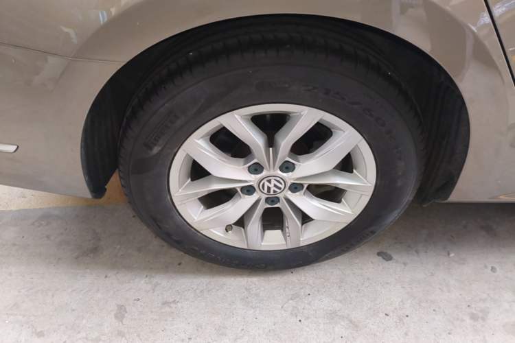 Used Volkswagen Passat 2017 280TSI DSG Luxury Edition Right Rear Wheel Hub