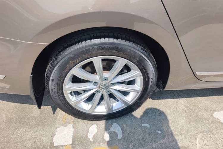 Used Volkswagen Passat 2017 330TSI DSG Luxury Edition Right Rear Wheel Hub
