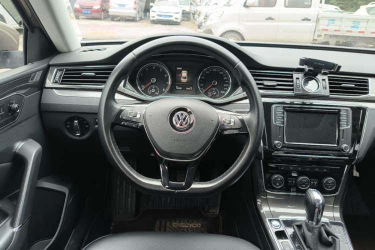 Used Volkswagen Passat 2017 330TSI DSG Prestige Edition Steering Wheel