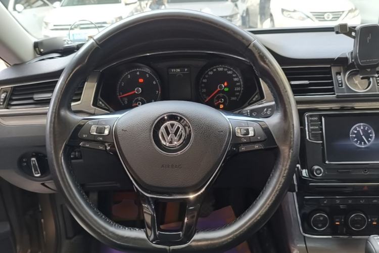 Used Volkswagen Passat 2017 330TSI DSG Luxury Edition Steering Wheel