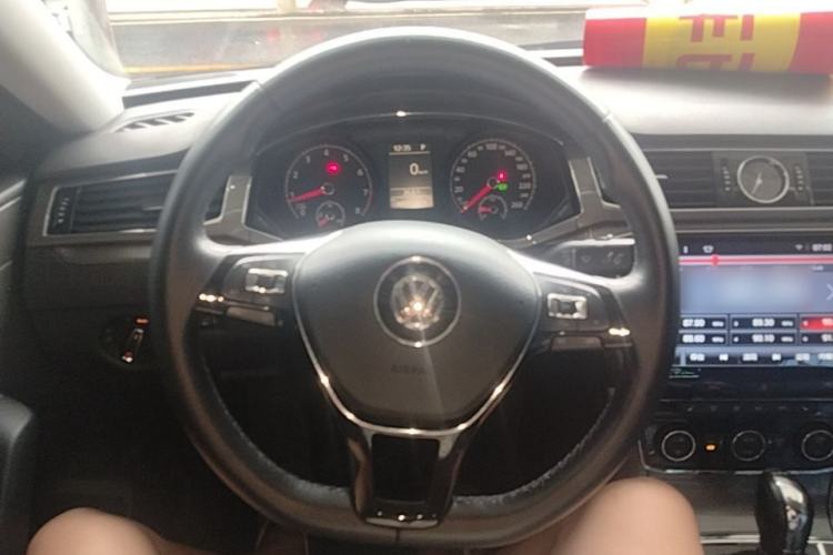 Used Volkswagen Passat 2017 280TSI DSG Luxury Edition Steering Wheel
