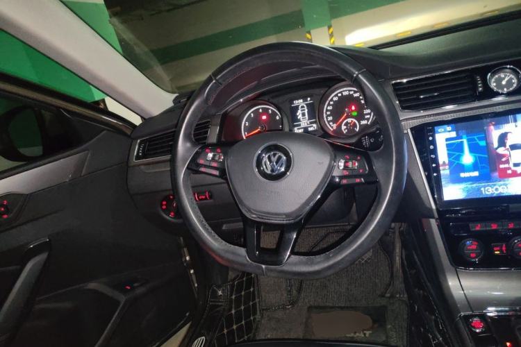 Used Volkswagen Passat 2017 330TSI DSG Luxury Edition Steering Wheel