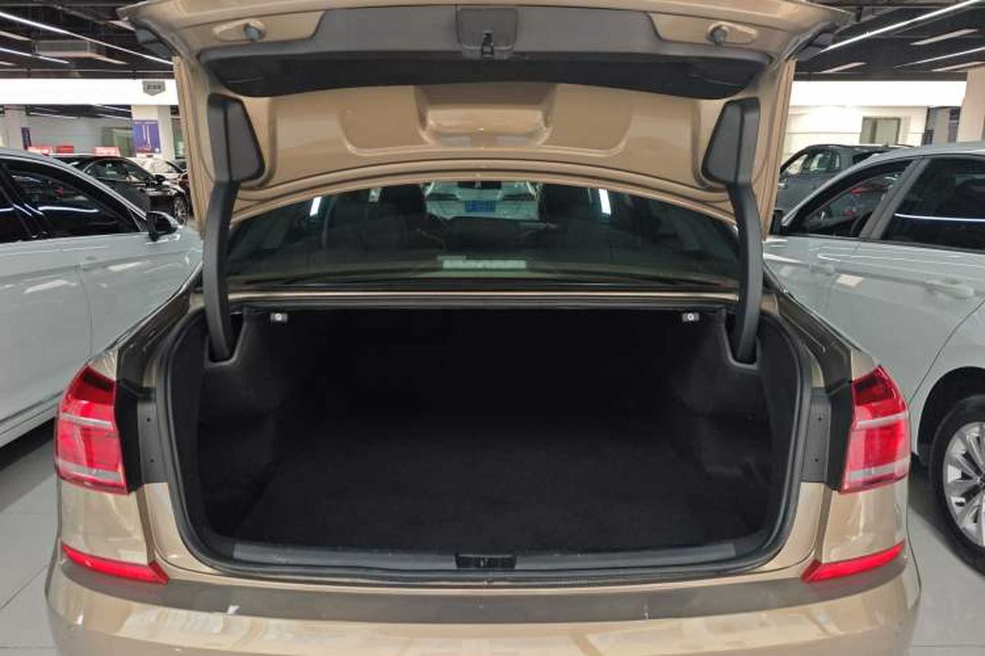 Used Volkswagen Passat 2017 330TSI DSG Luxury Edition Trunk