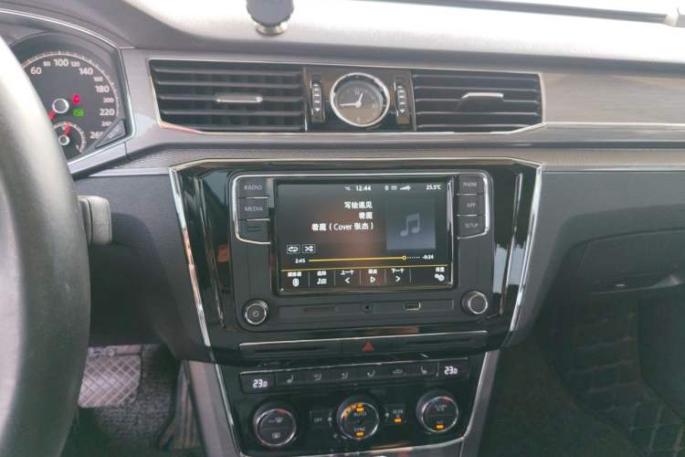 Used Volkswagen Passat 2017 330TSI DSG Luxury Edition Audio And AC Panel
