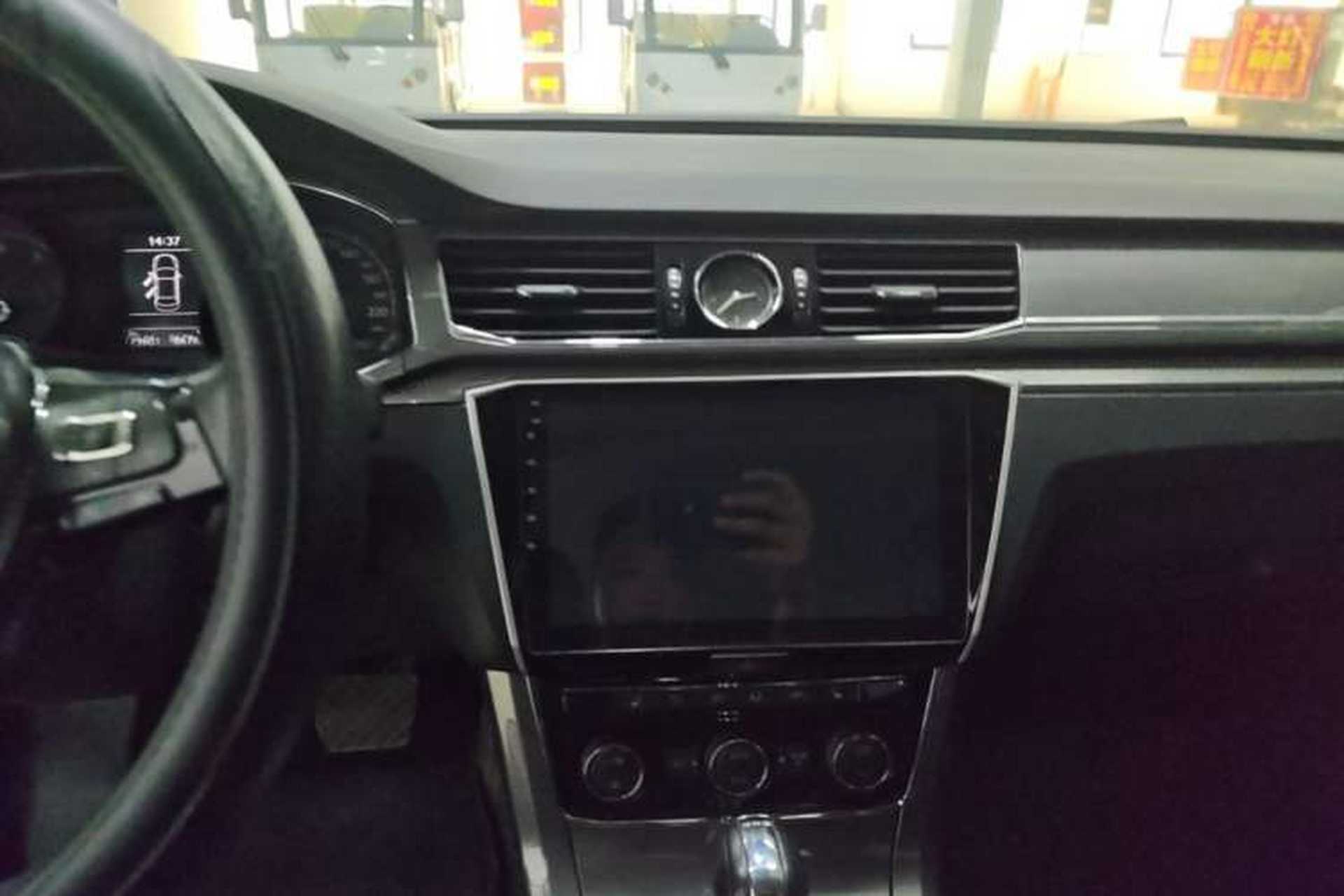 Used Volkswagen Passat 2017 330TSI DSG Luxury Edition Audio And AC Panel