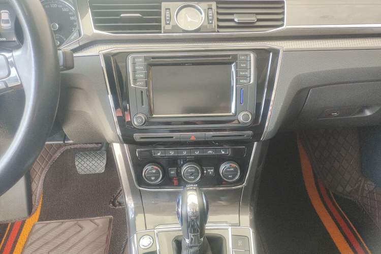 Used Volkswagen Passat 2017 330TSI DSG Prestige Edition Audio And AC Panel