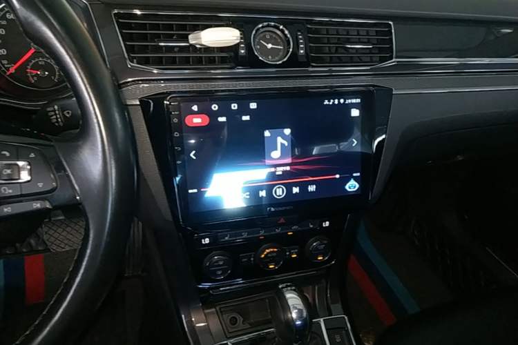 Used Volkswagen Passat 2017 330TSI DSG Prestige Edition Audio And AC Panel