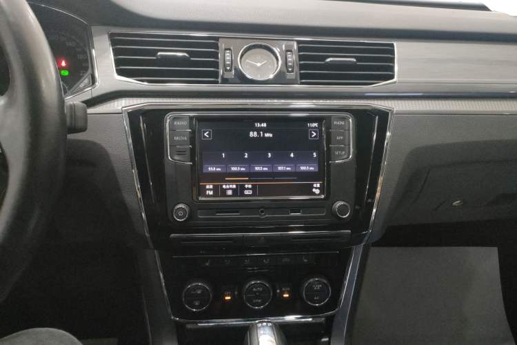 Used Volkswagen Passat 2017 330TSI DSG Luxury Edition Audio And AC Panel