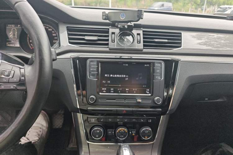Used Volkswagen Passat 2017 280TSI DSG Luxury Edition Audio And AC Panel