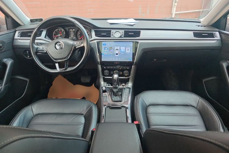 Used Volkswagen Passat 2017 330TSI DSG Luxury Edition Center Console