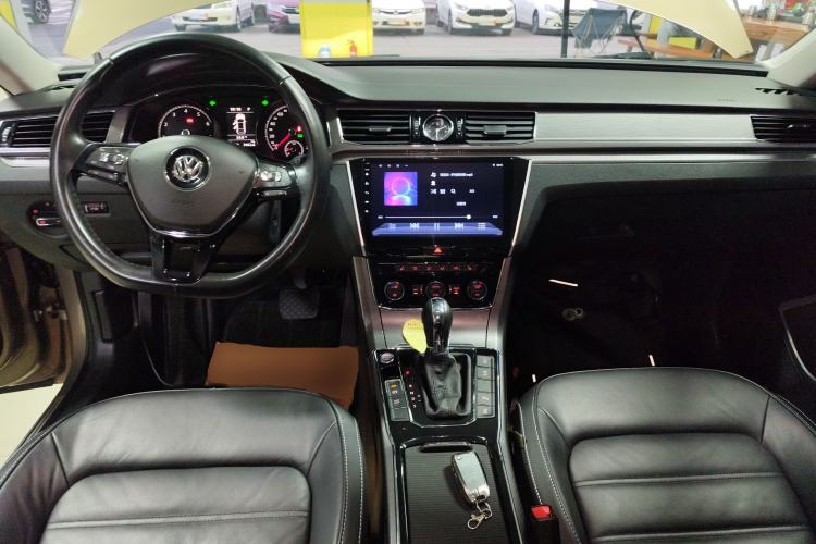 Used Volkswagen Passat 2017 330TSI DSG Luxury Edition Center Console