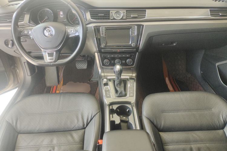 Used Volkswagen Passat 2017 330TSI DSG Prestige Edition Center Console