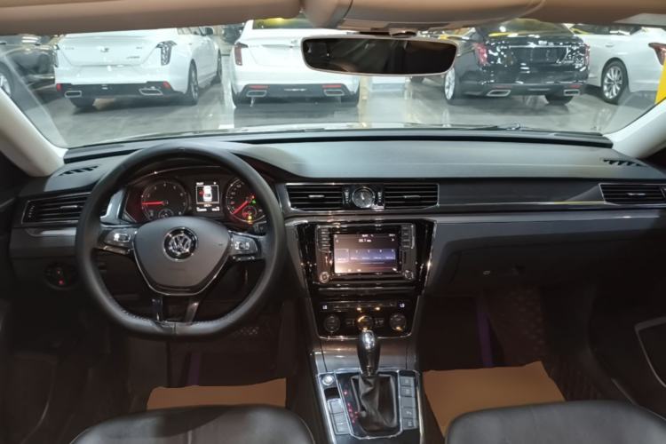 Used Volkswagen Passat 2017 330TSI DSG Prestige Edition Center Console