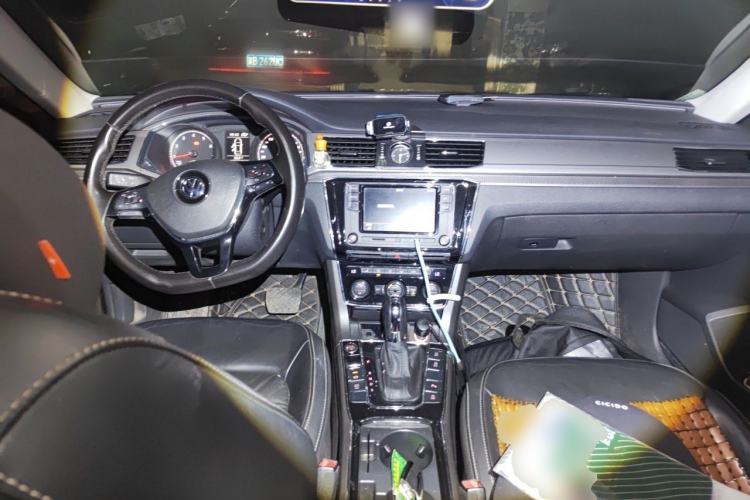Used Volkswagen Passat 2017 330TSI DSG Luxury Edition Center Console