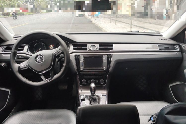 Used Volkswagen Passat 2017 330TSI DSG Prestige Edition Center Console