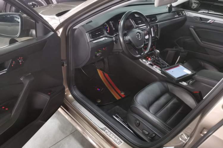Used Volkswagen Passat 2017 330TSI DSG Luxury Edition Driver Seat