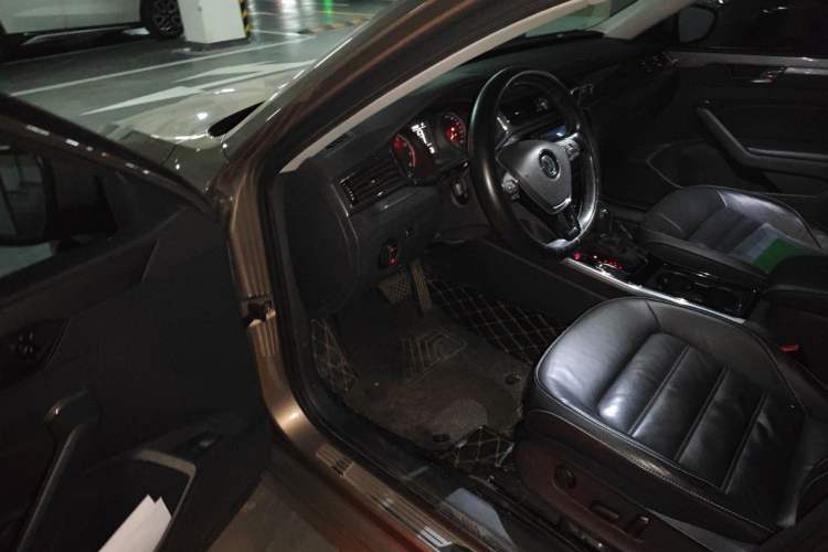 Used Volkswagen Passat 2017 280TSI DSG Luxury Edition Driver Seat