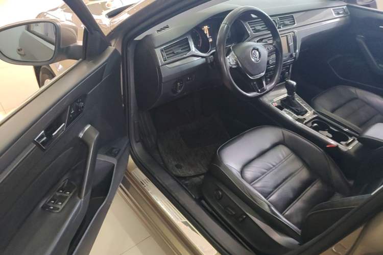 Used Volkswagen Passat 2017 330TSI DSG Luxury Edition Driver Seat