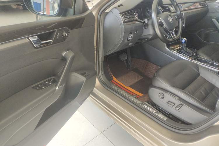 Used Volkswagen Passat 2017 330TSI DSG Prestige Edition Driver Seat
