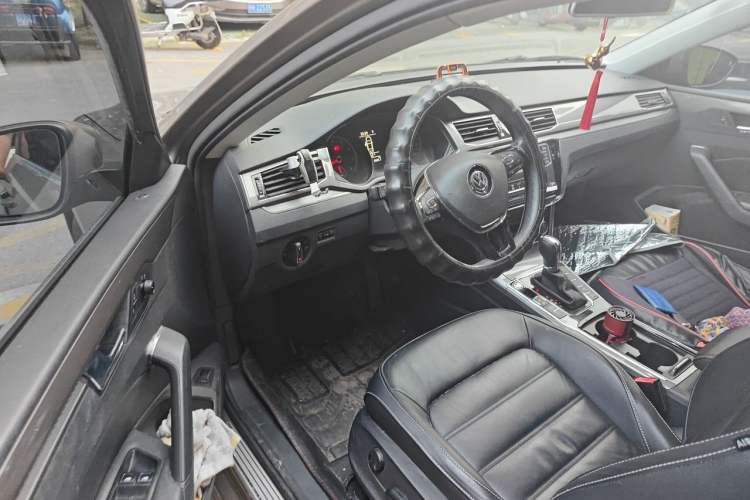 Used Volkswagen Passat 2017 330TSI DSG Luxury Edition Driver Seat