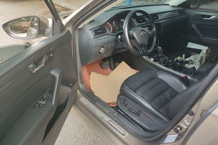 Used Volkswagen Passat 2017 280TSI DSG Luxury Edition Driver Seat