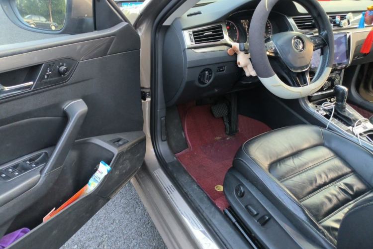 Used Volkswagen Passat 2017 330TSI DSG Luxury Edition Driver Seat