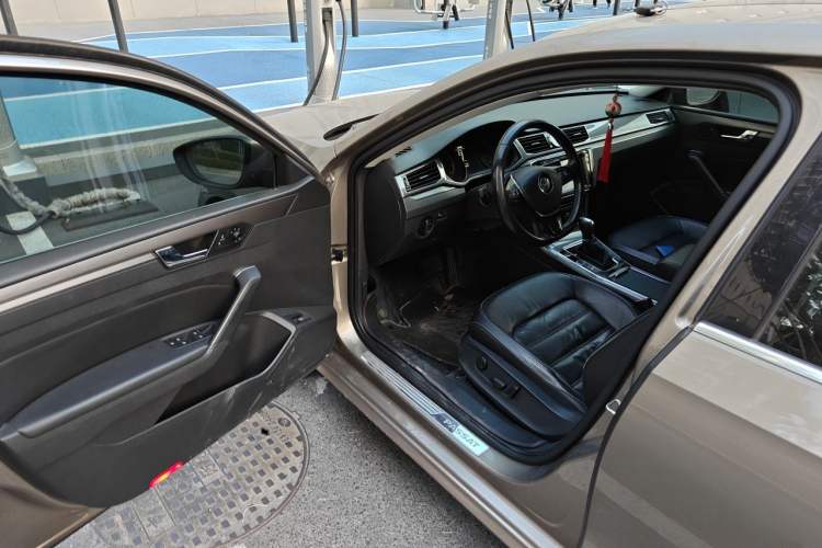 Used Volkswagen Passat 2017 330TSI DSG Luxury Edition Driver Seat
