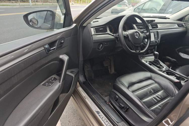 Used Volkswagen Passat 2017 280TSI DSG Luxury Edition Driver Seat