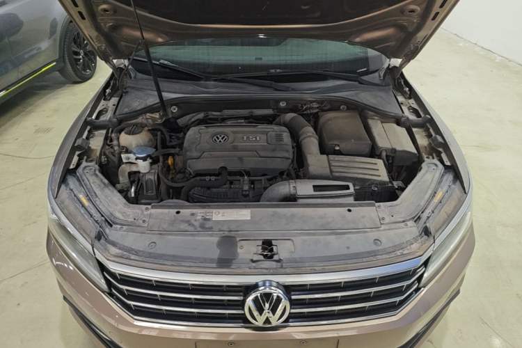 Used Volkswagen Passat 2017 330TSI DSG Luxury Edition Engine Bay