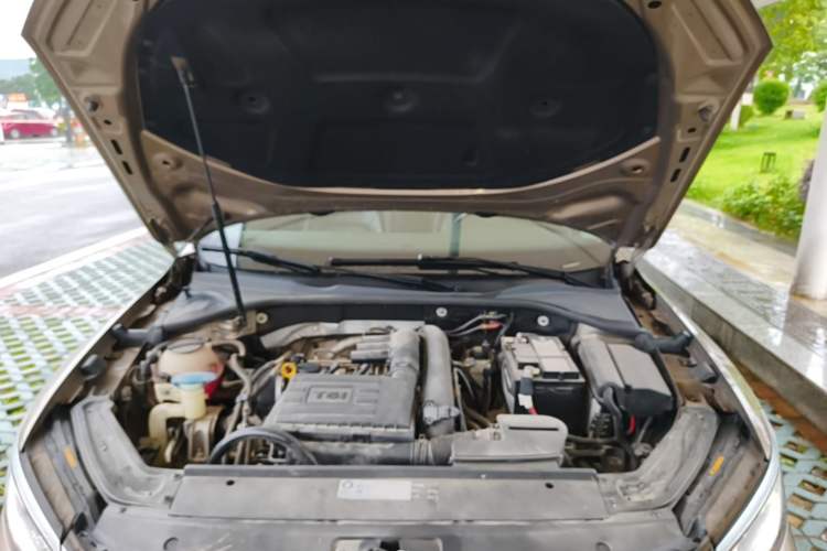 Used Volkswagen Passat 2017 280TSI DSG Luxury Edition Engine Bay