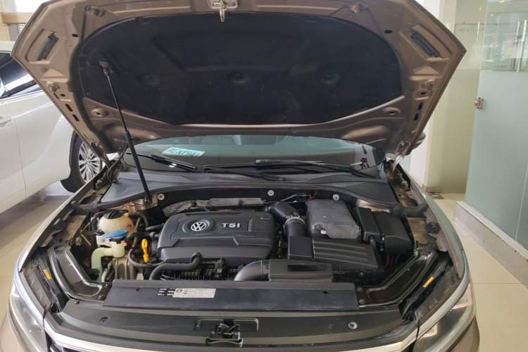 Used Volkswagen Passat 2017 330TSI DSG Luxury Edition Engine Bay
